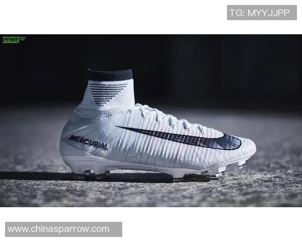 足球球星亮色足球鞋：炫目设计与场上表现的完美结合